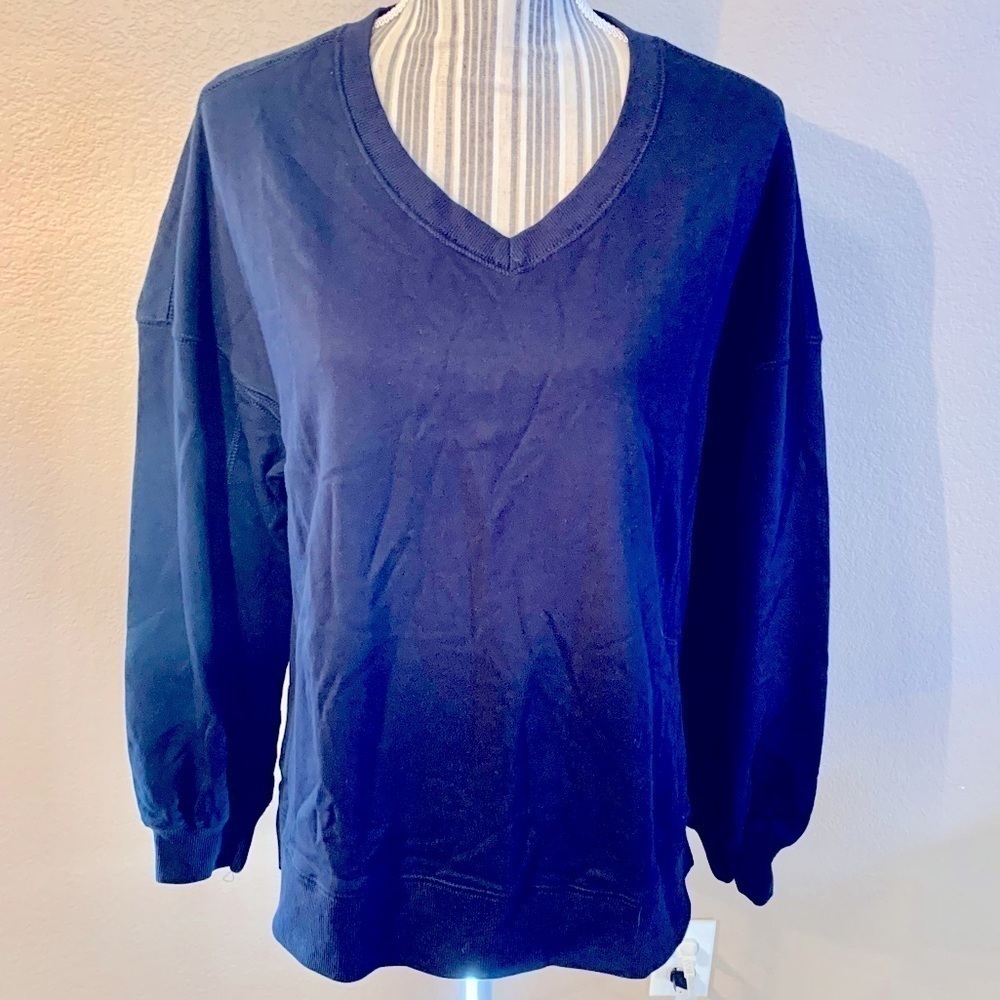 NEW Sweatshirt Medium Navy Blue V-Neck Long-Sleeved Basic Top NWOT!